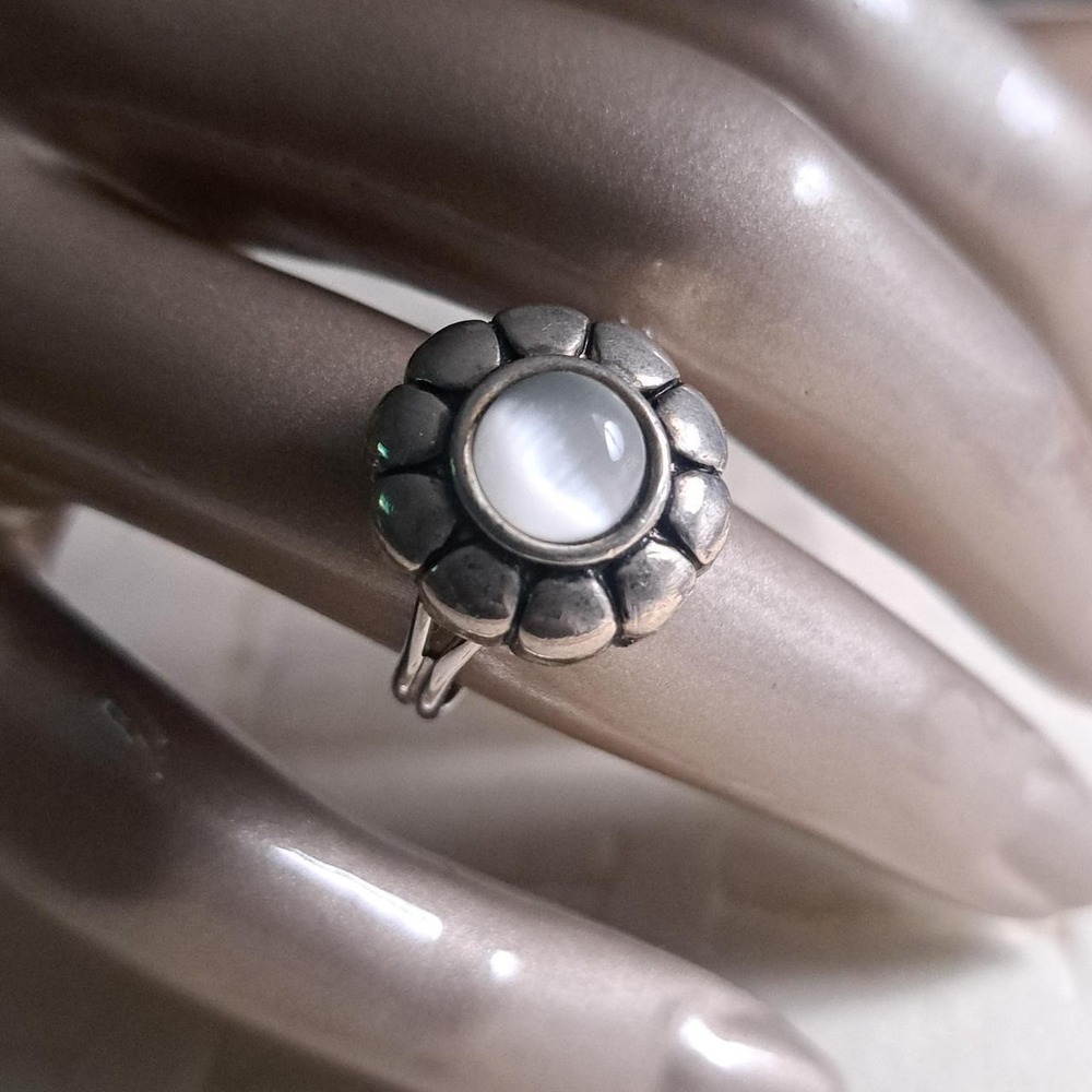 Silver Tone Flower Ring Adjustable Band White Cabochon Boho Floral - Picture 4 of 4